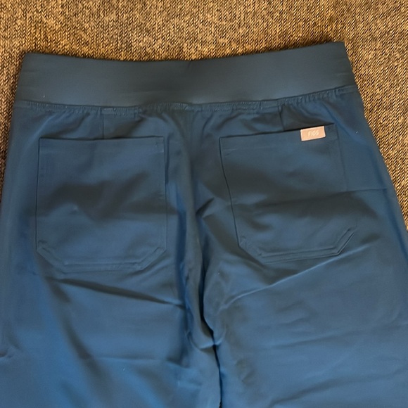 FIGS LIKE NEW Technical Collection scrub bottoms S - Picture 7 of 7